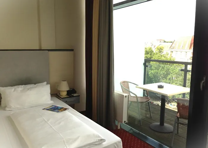 Kurfuerstendamm Hotell 3*