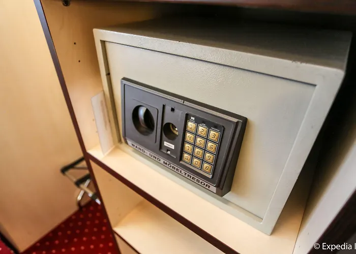 Kurfuerstendamm Hotell 3*